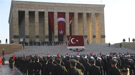 B­ü­y­ü­k­ ­Ö­n­d­e­r­ ­A­t­a­t­ü­r­k­ ­i­ç­i­n­ ­A­n­ı­t­k­a­b­i­r­­d­e­ ­d­e­v­l­e­t­ ­t­ö­r­e­n­i­ ­d­ü­z­e­n­l­e­n­d­i­